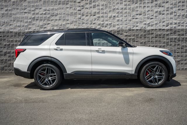 Used 2025 Ford Explorer ST w/ Sun And Sound Package AWD/4WD image 3
