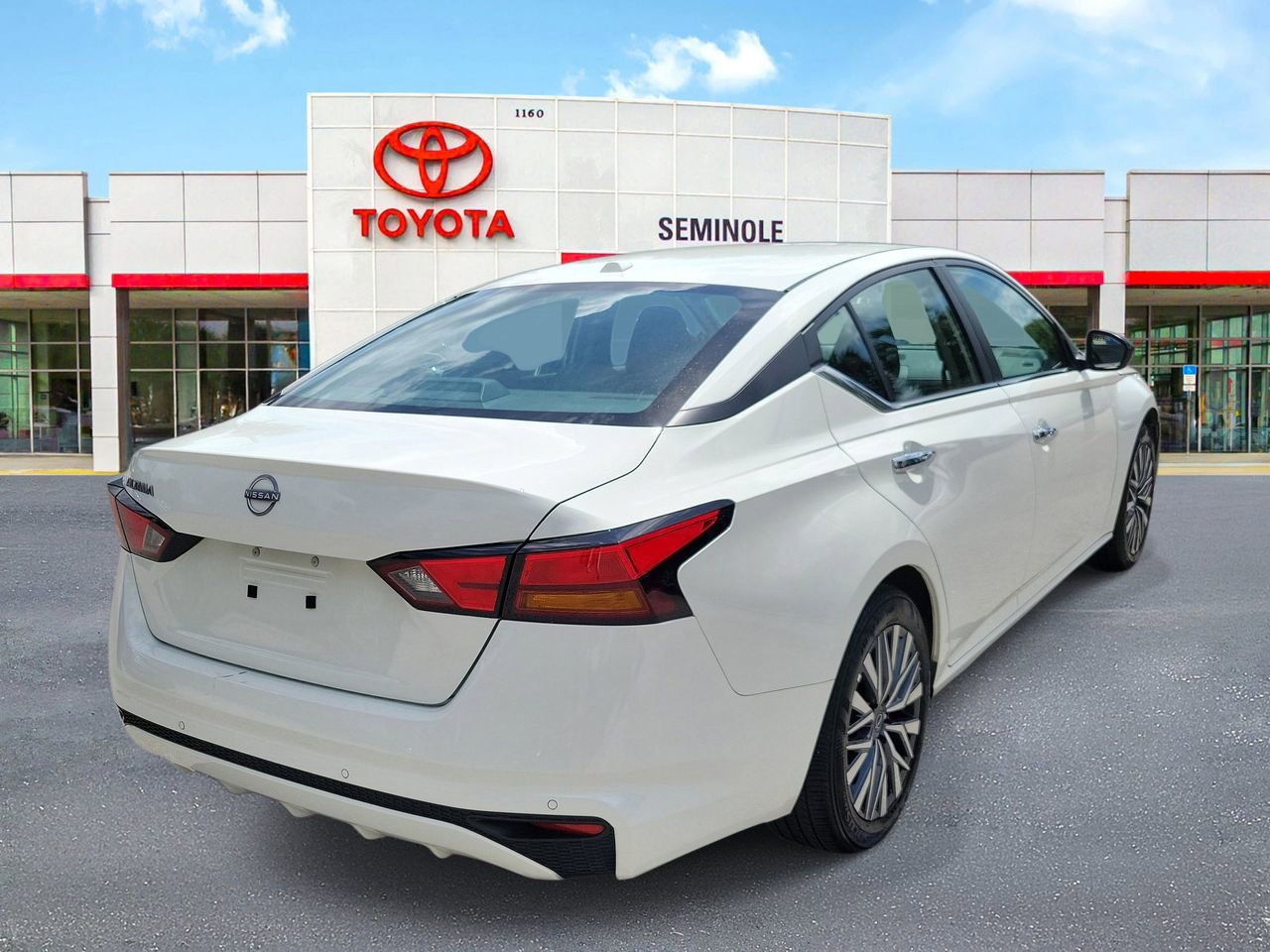 Used 2025 Nissan Altima 2.5 SV image 3