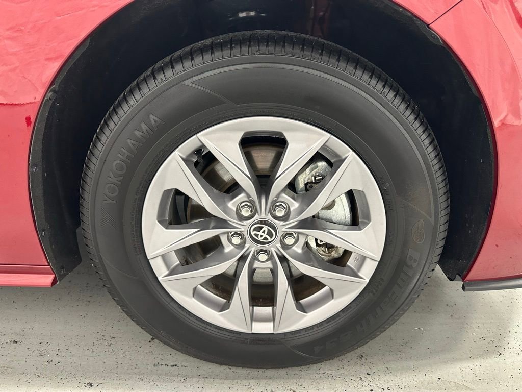 Used 2025 Toyota Sienna LE image 64