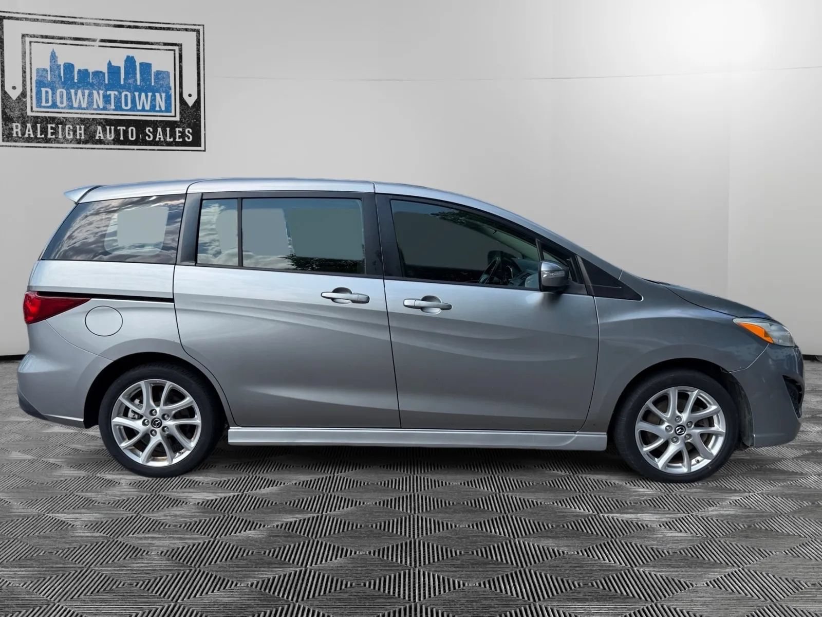 Used 2013 MAZDA MAZDA5 Touring FWD image 5