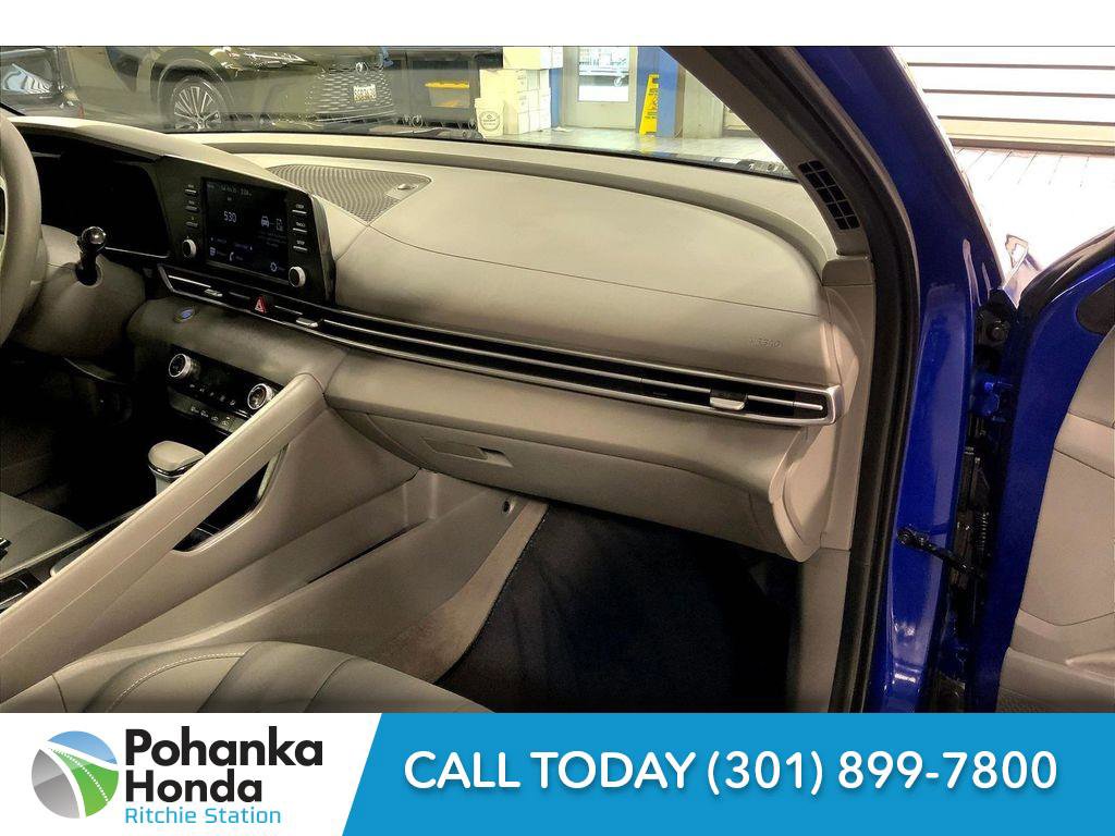 Used 2023 Hyundai Elantra SEL w/ Cargo Package image 17