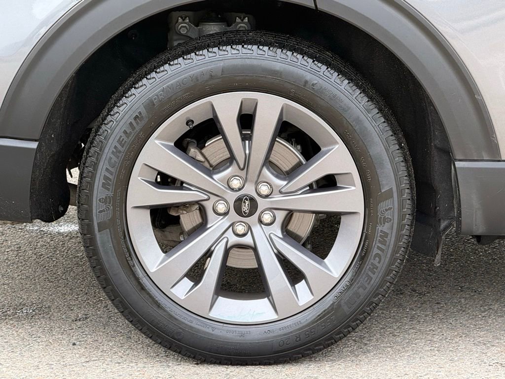 Used 2022 Ford Explorer XLT w/ Equipment Group 202A AWD/4WD image 7
