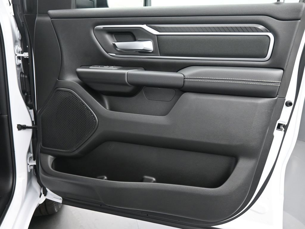 New 2026 RAM 1500 4x4 Crew Cab image 23