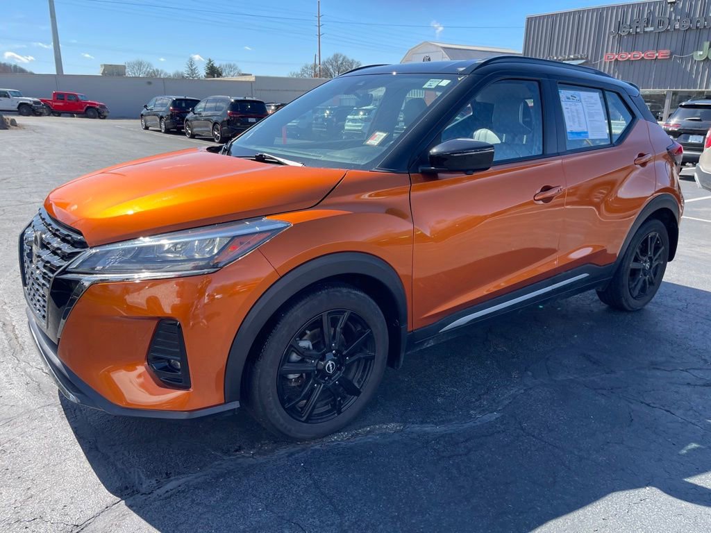 Used 2023 Nissan Kicks SR w/ SR Premium Package image 2