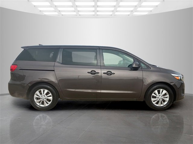Used 2018 Kia Sedona LX image 3