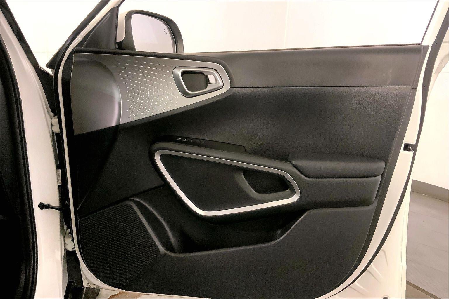 Certified 2025 Kia Soul LX FWD image 25