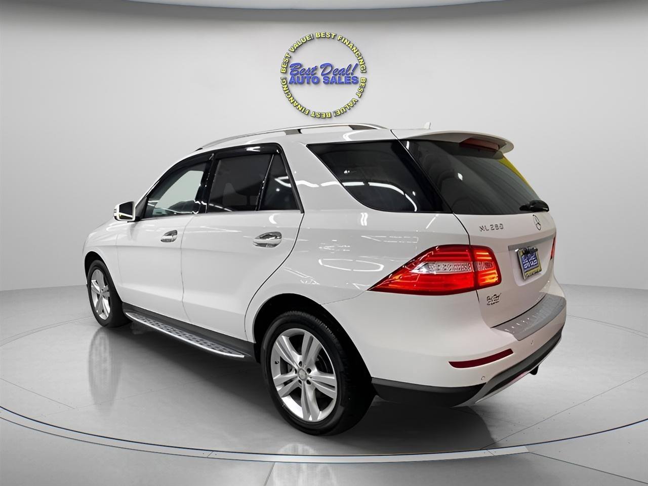 Used 2015 Mercedes-Benz ML 250 BlueTEC 4MATIC w/ Premium 1 Package image 3