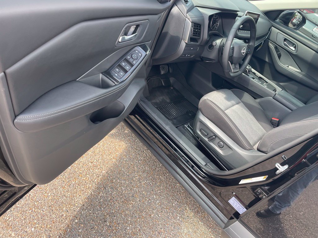 Certified 2026 Nissan Rogue SV FWD image 18