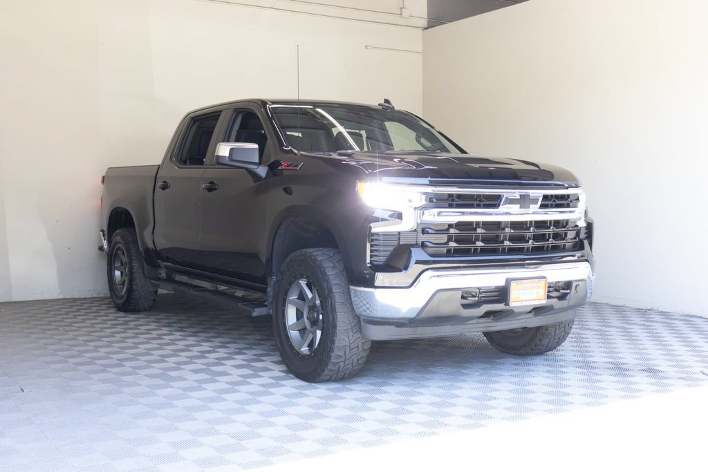 Used 2022 Chevrolet Silverado 1500 LT w/ Z71 Off-Road Package AWD/4WD image 6