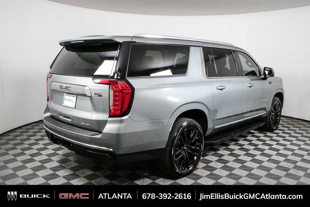 Used 2023 GMC Yukon XL SLT w/ SLT Premium Package image 3