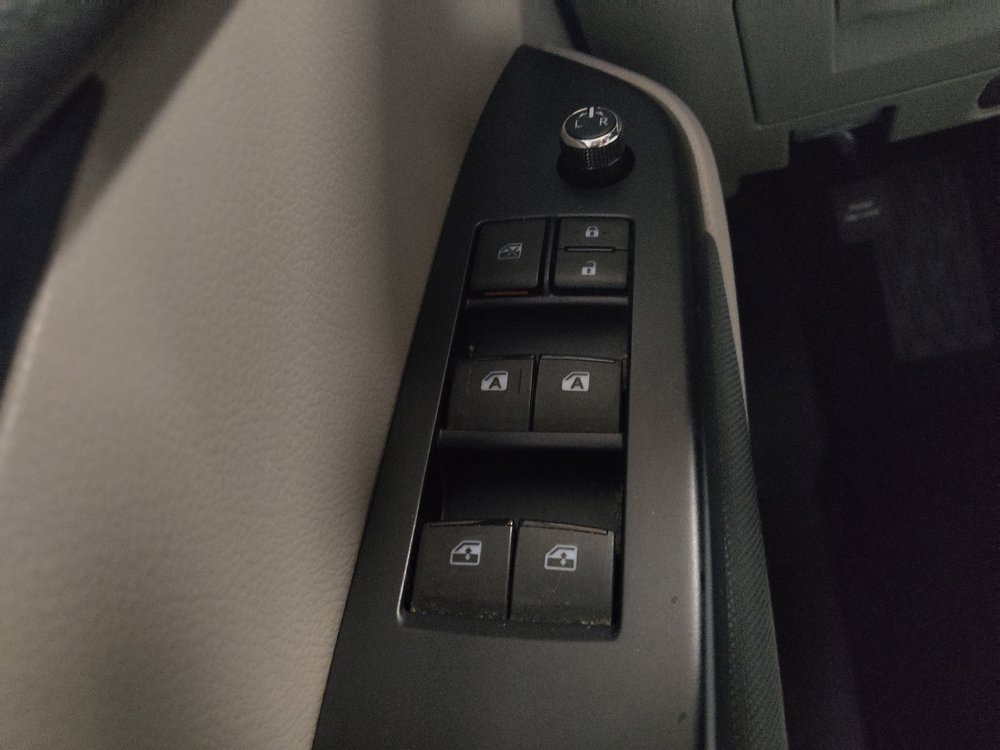 Used 2019 Toyota Highlander LE image 27