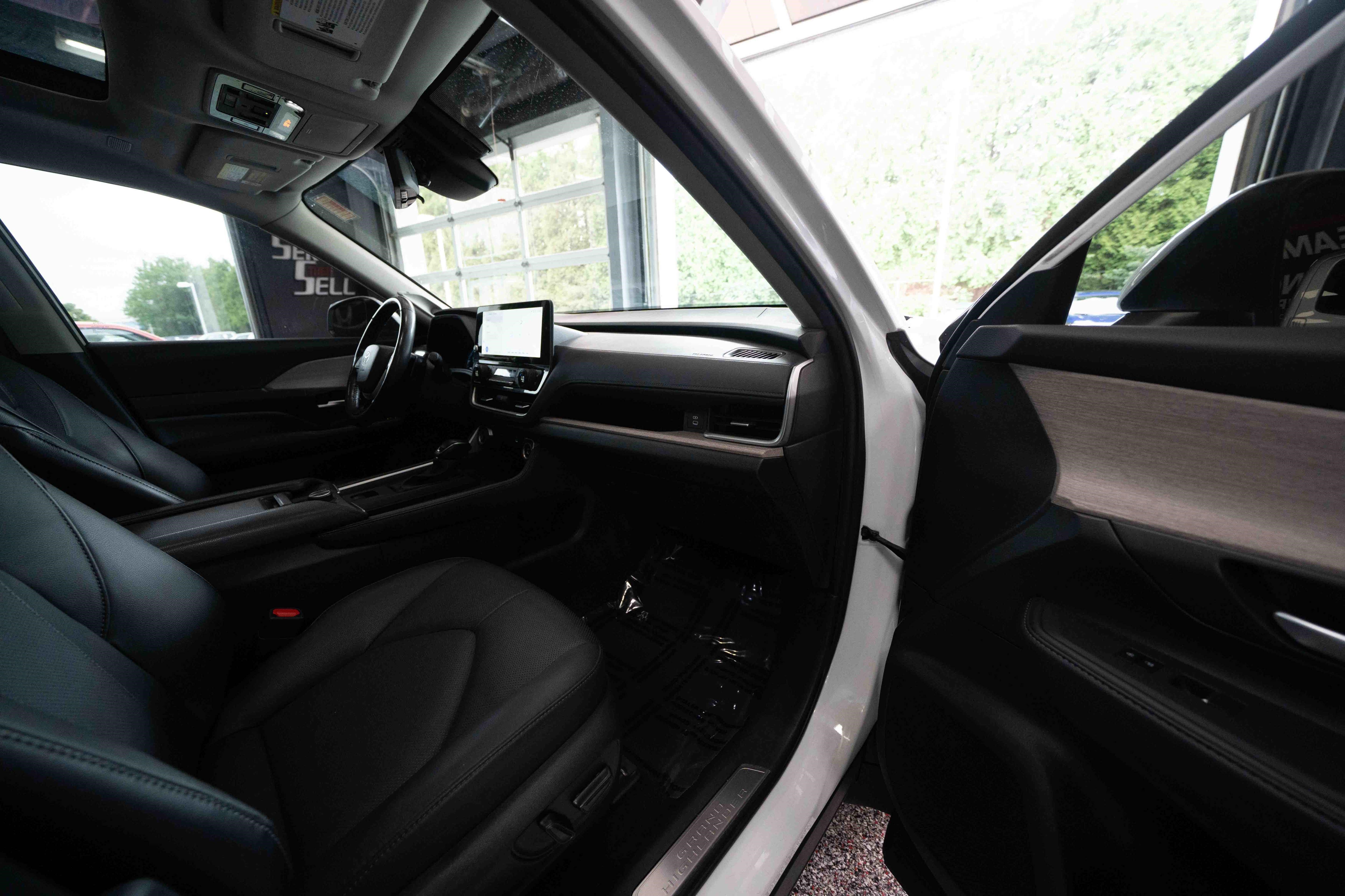 Used 2024 Toyota Grand Highlander AWD image 26