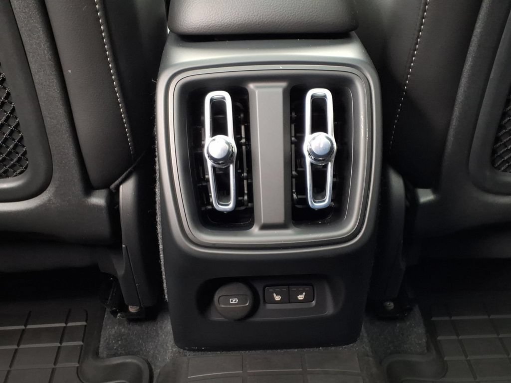 Certified 2023 Volvo XC40 B5 Ultimate w/ Protection Package Premier AWD/4WD image 24