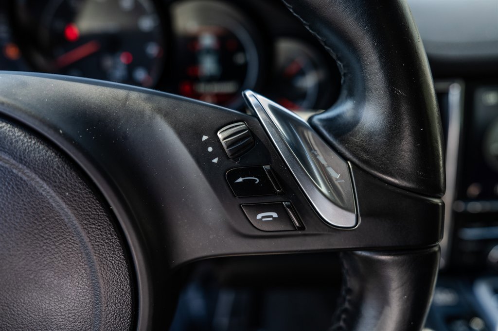 Used 2014 Porsche Panamera 4 image 16