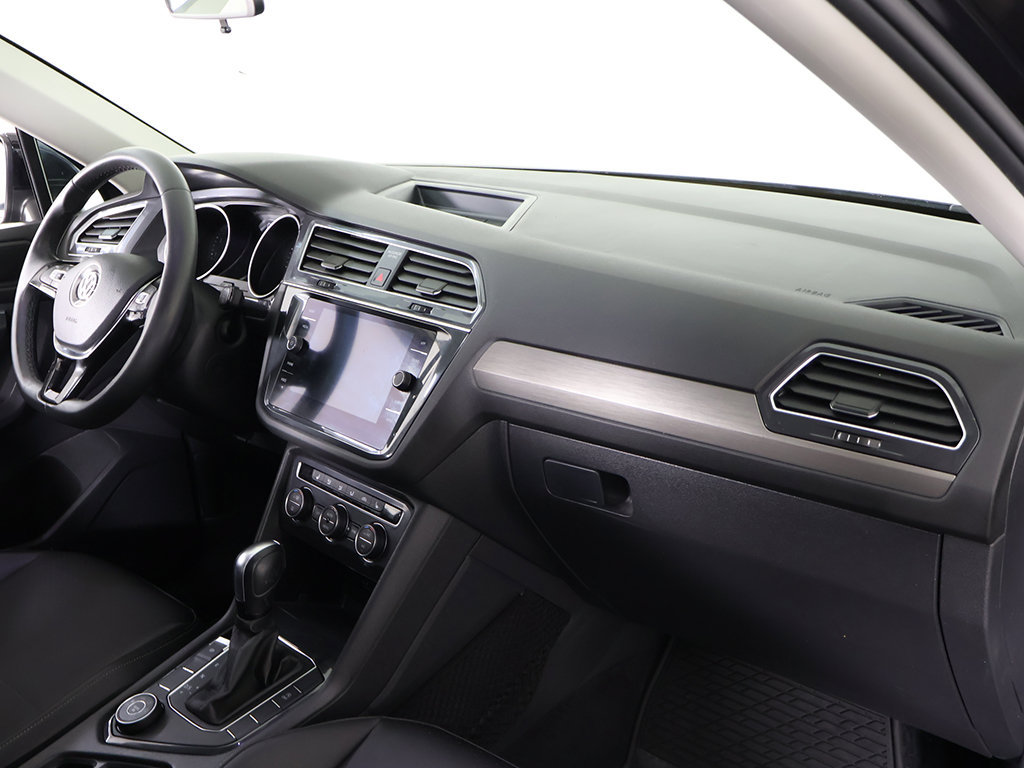 Used 2020 Volkswagen Tiguan SE w/ Panoramic Sunroof Package AWD/4WD image 29