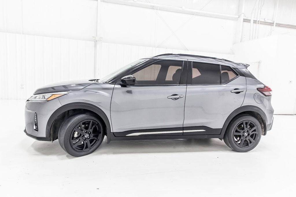 Used 2023 Nissan Kicks SR image 3