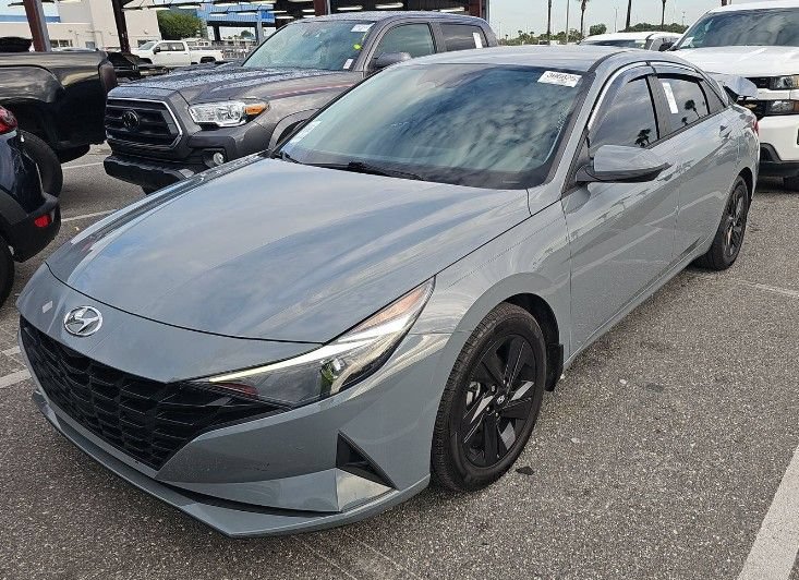 Used 2021 Hyundai Elantra Blue FWD image 4