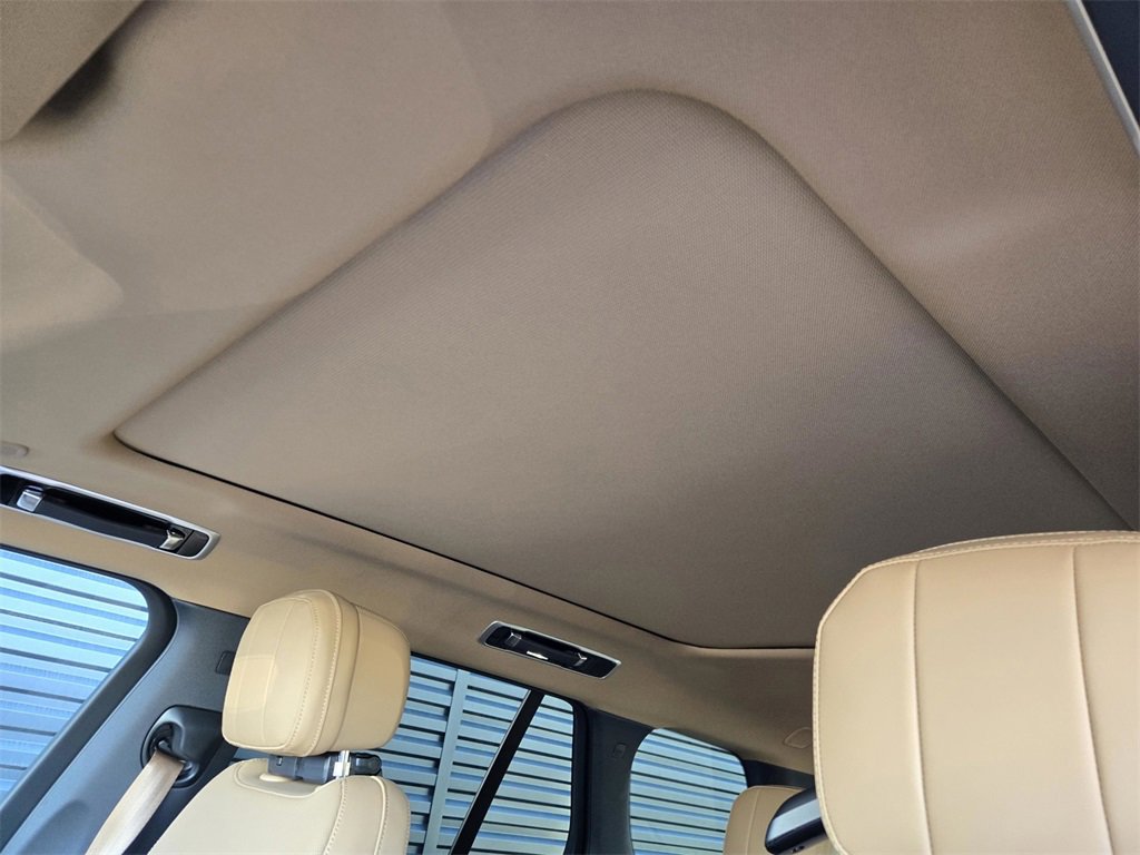 New 2026 Land Rover Range Rover SE image 12