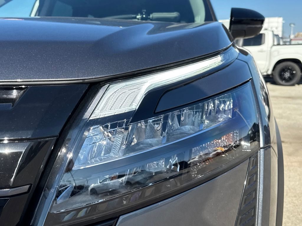 New 2026 Nissan Pathfinder Platinum image 11