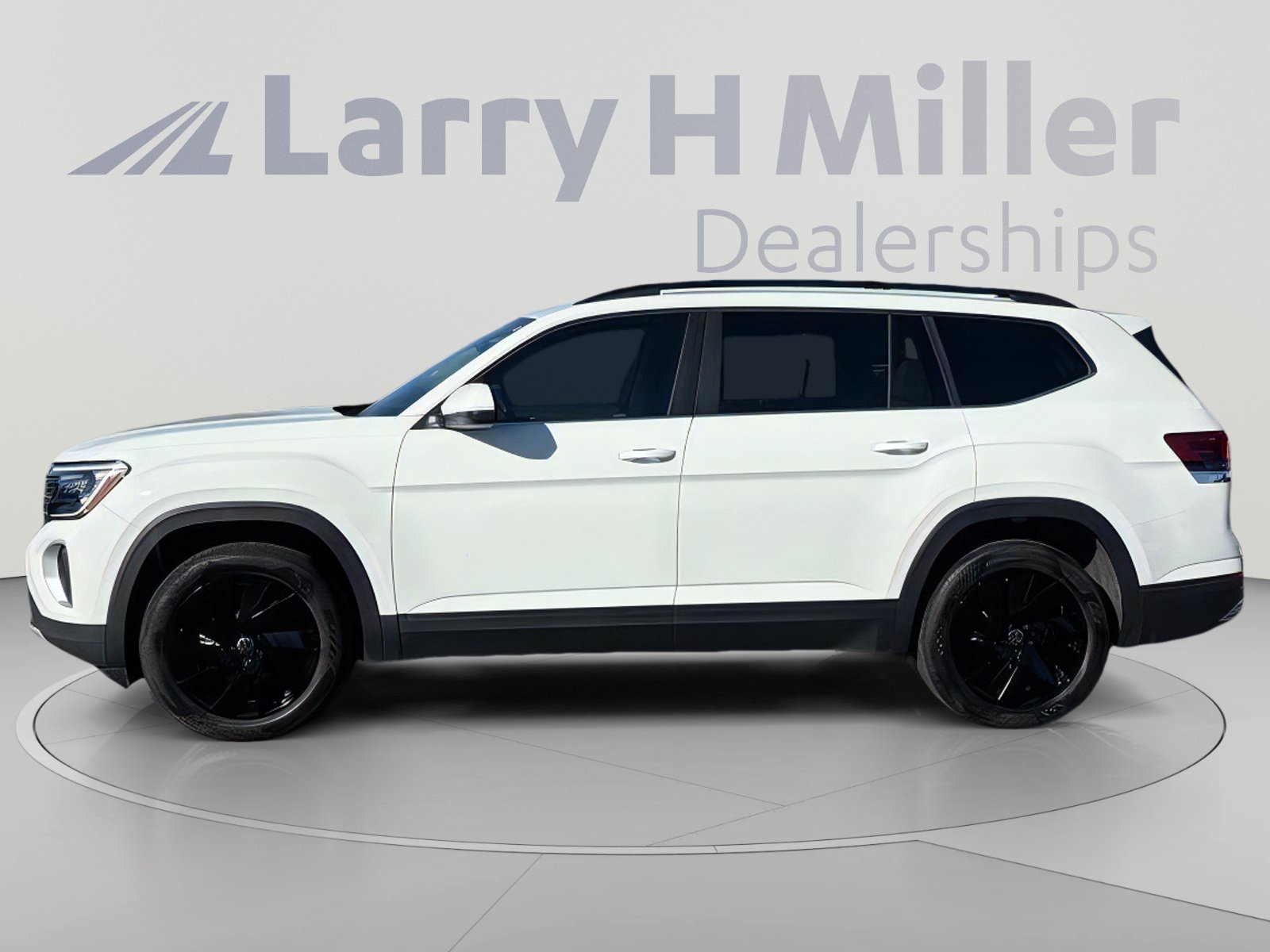 Used 2024 Volkswagen Atlas SE w/ Black Wheel Package FWD image 3