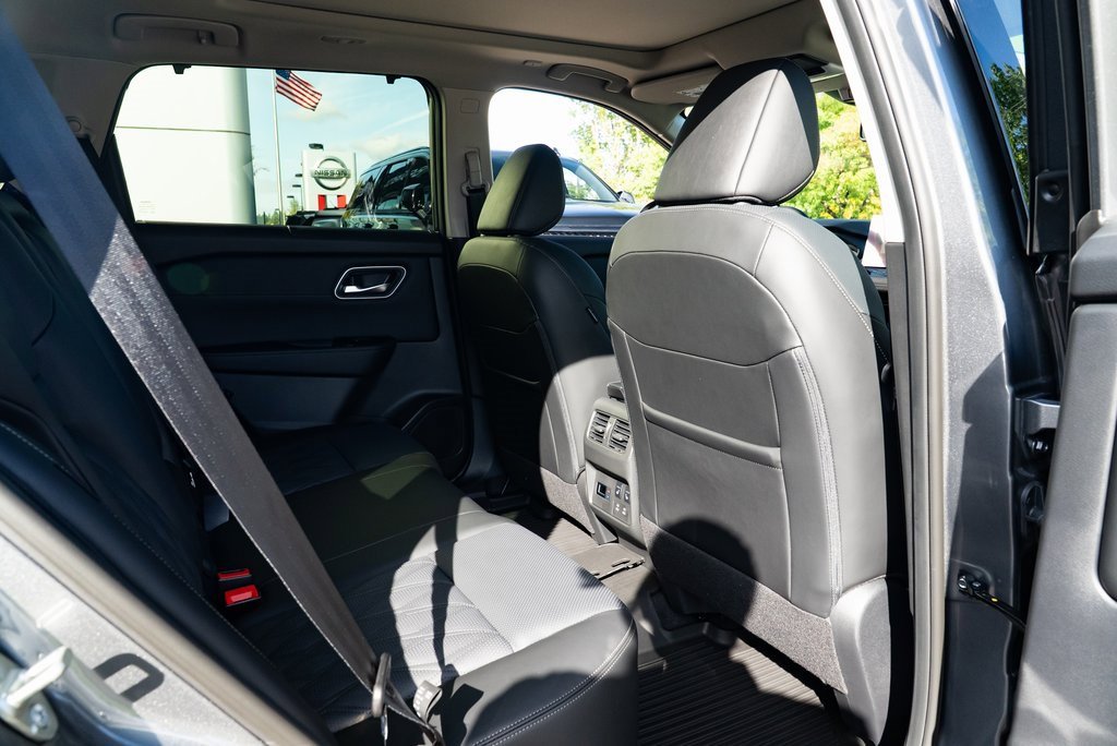 New 2026 Nissan Rogue Platinum image 25