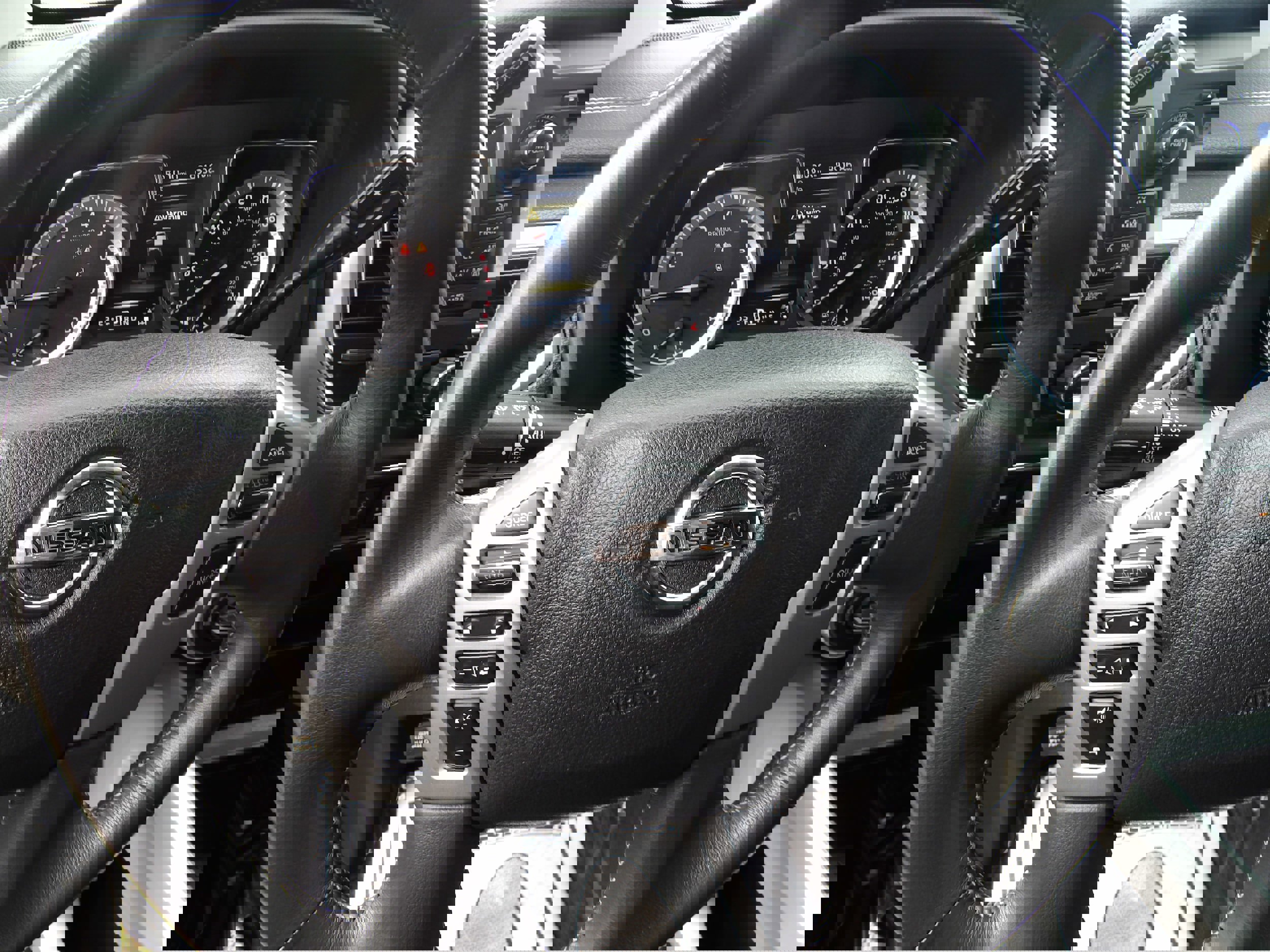 Used 2017 Nissan Titan PRO-4X image 16