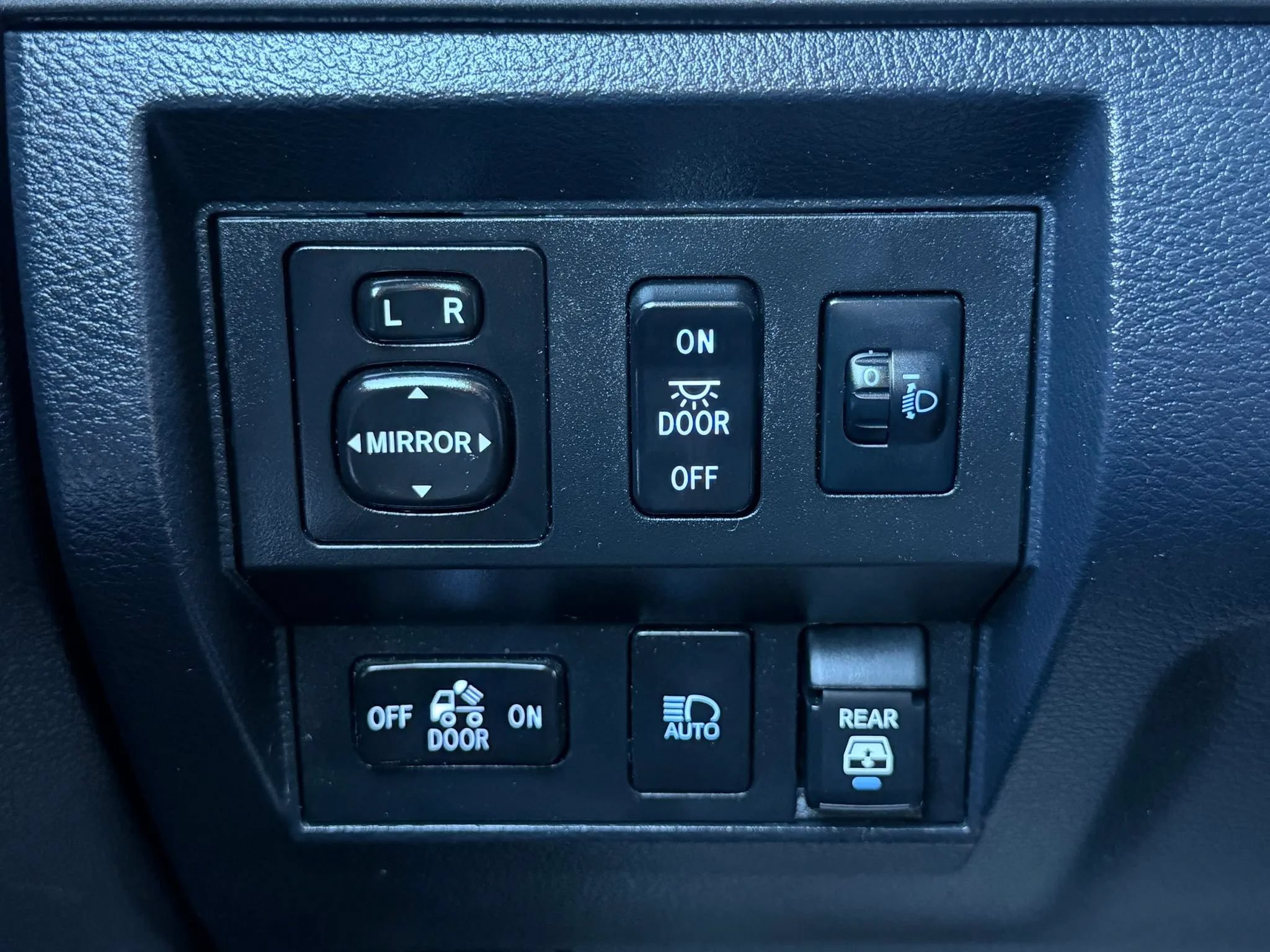 Used 2020 Toyota Tundra SR5 w/ SR5 Upgrade Package AWD/4WD image 20