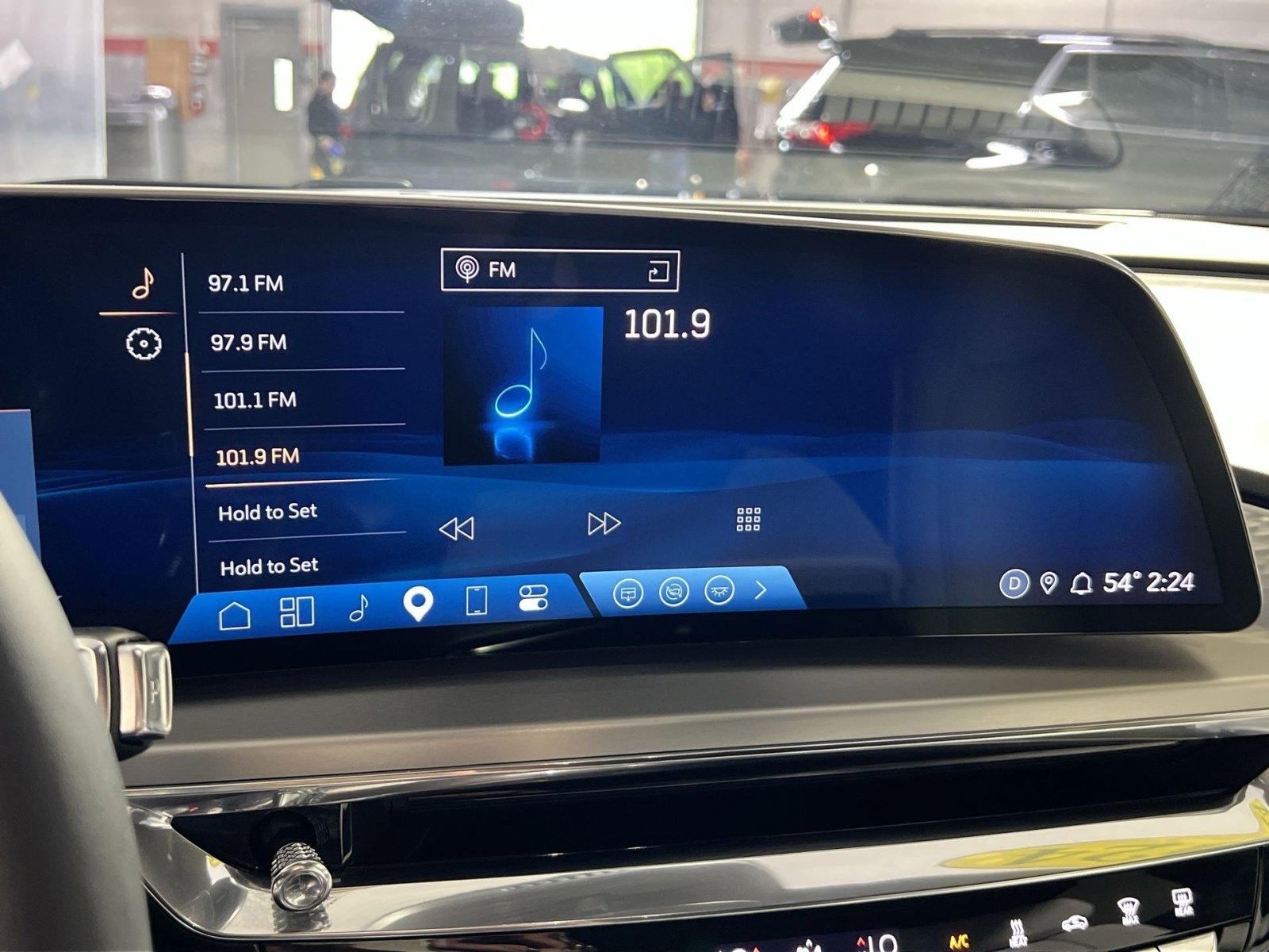 Used 2024 Cadillac Lyriq Luxury w/ LPO, Floor Liner Package AWD/4WD image 19