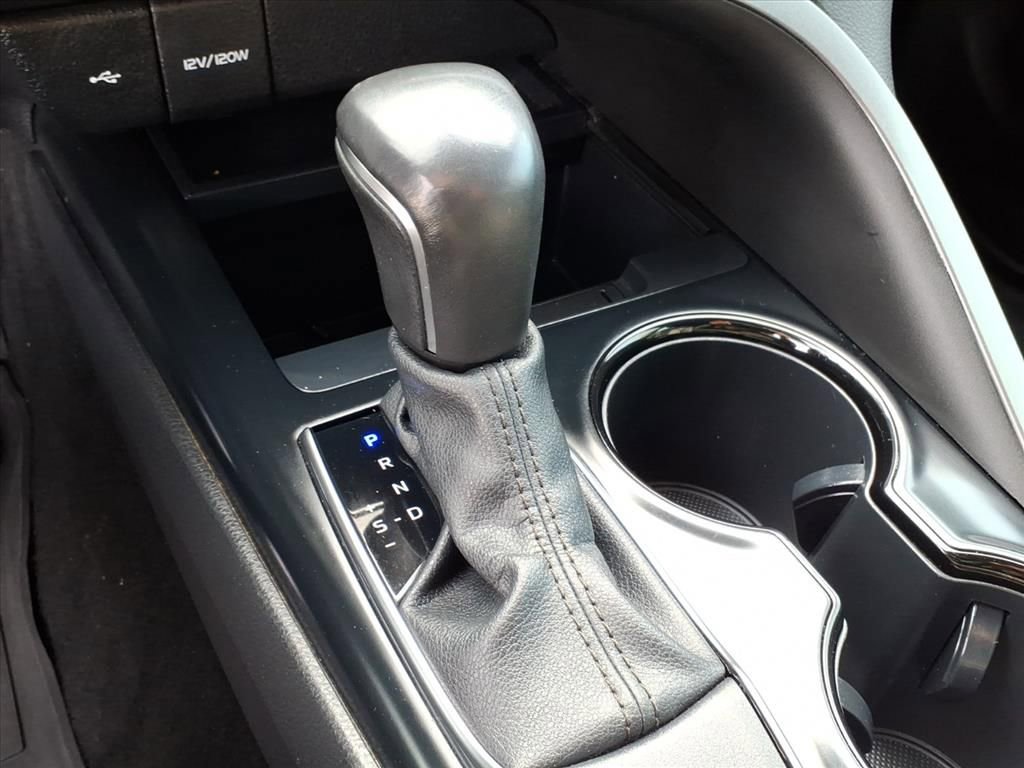 Used 2020 Toyota Camry SE image 8