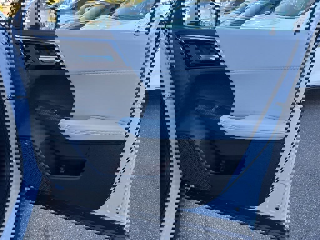 New 2025 Mitsubishi Outlander SE image 32