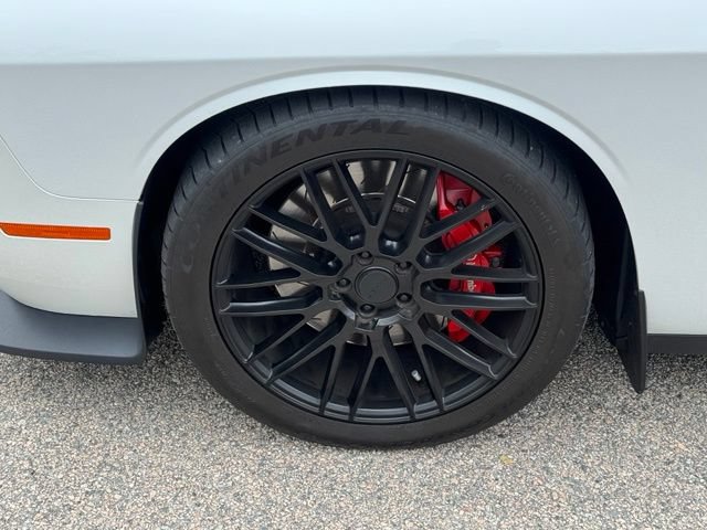 Used 2015 Dodge Challenger SRT Hellcat RWD image 4