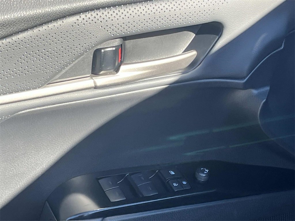 Used 2025 Toyota Camry XSE image 12