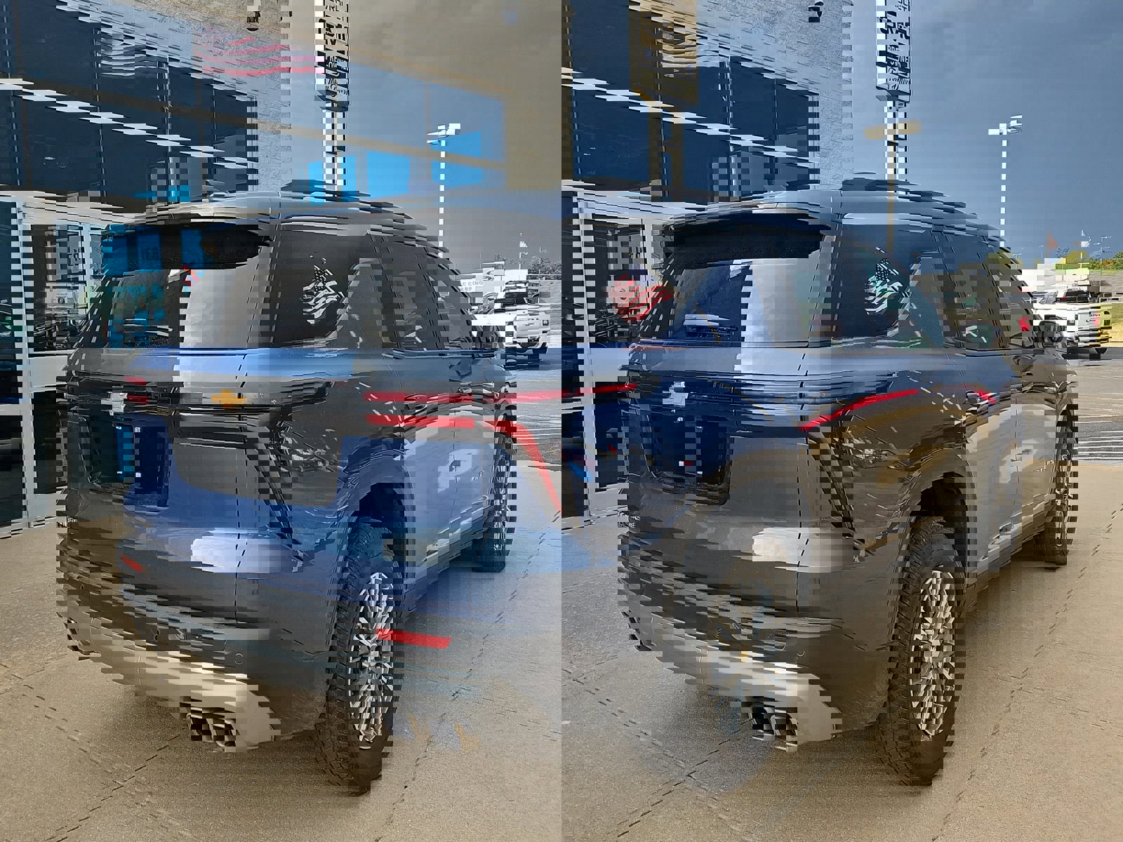 Used 2025 Chevrolet Traverse LT image 4