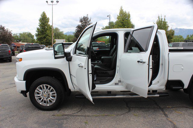 Used 2022 Chevrolet Silverado 3500 High Country w/ Technology Package image 9