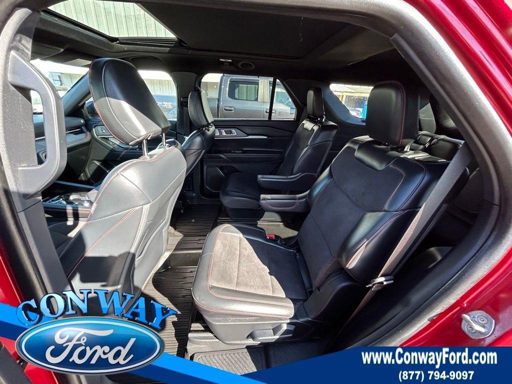 Used 2025 Ford Explorer ST image 18