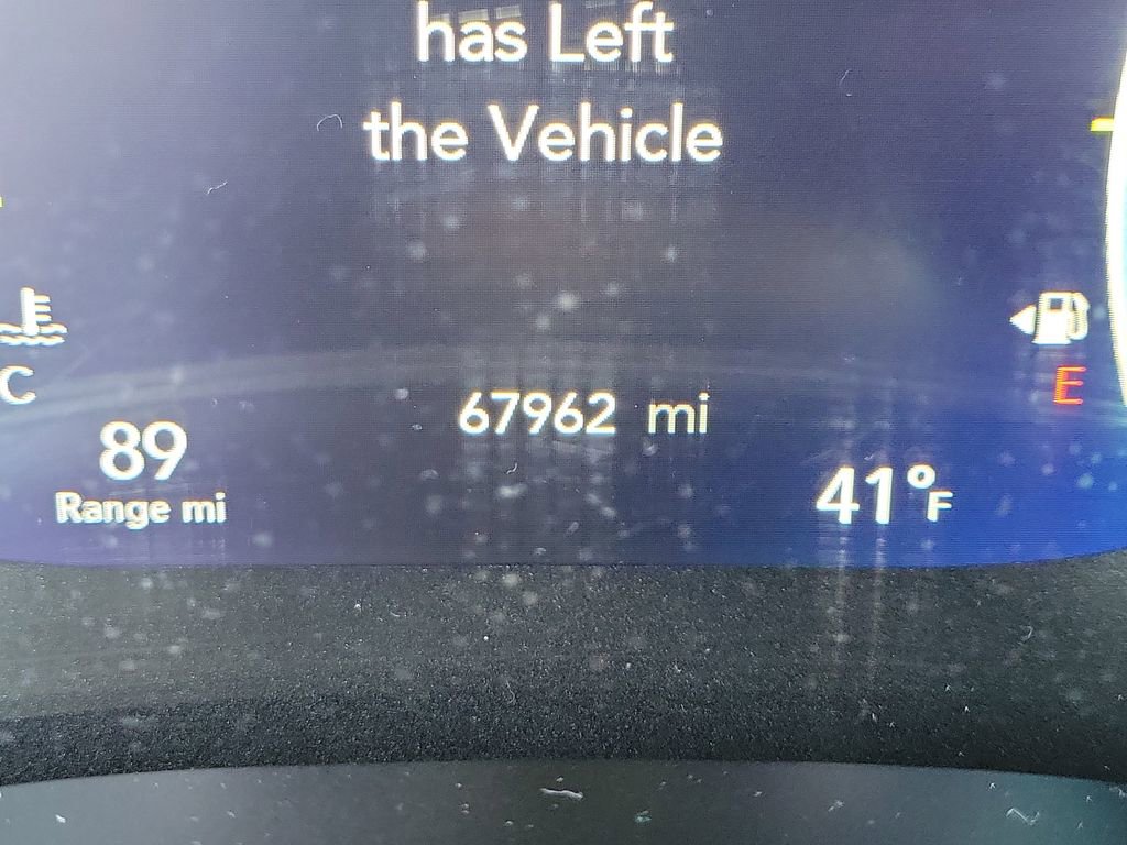 Certified 2023 Chrysler Pacifica Touring-L image 29