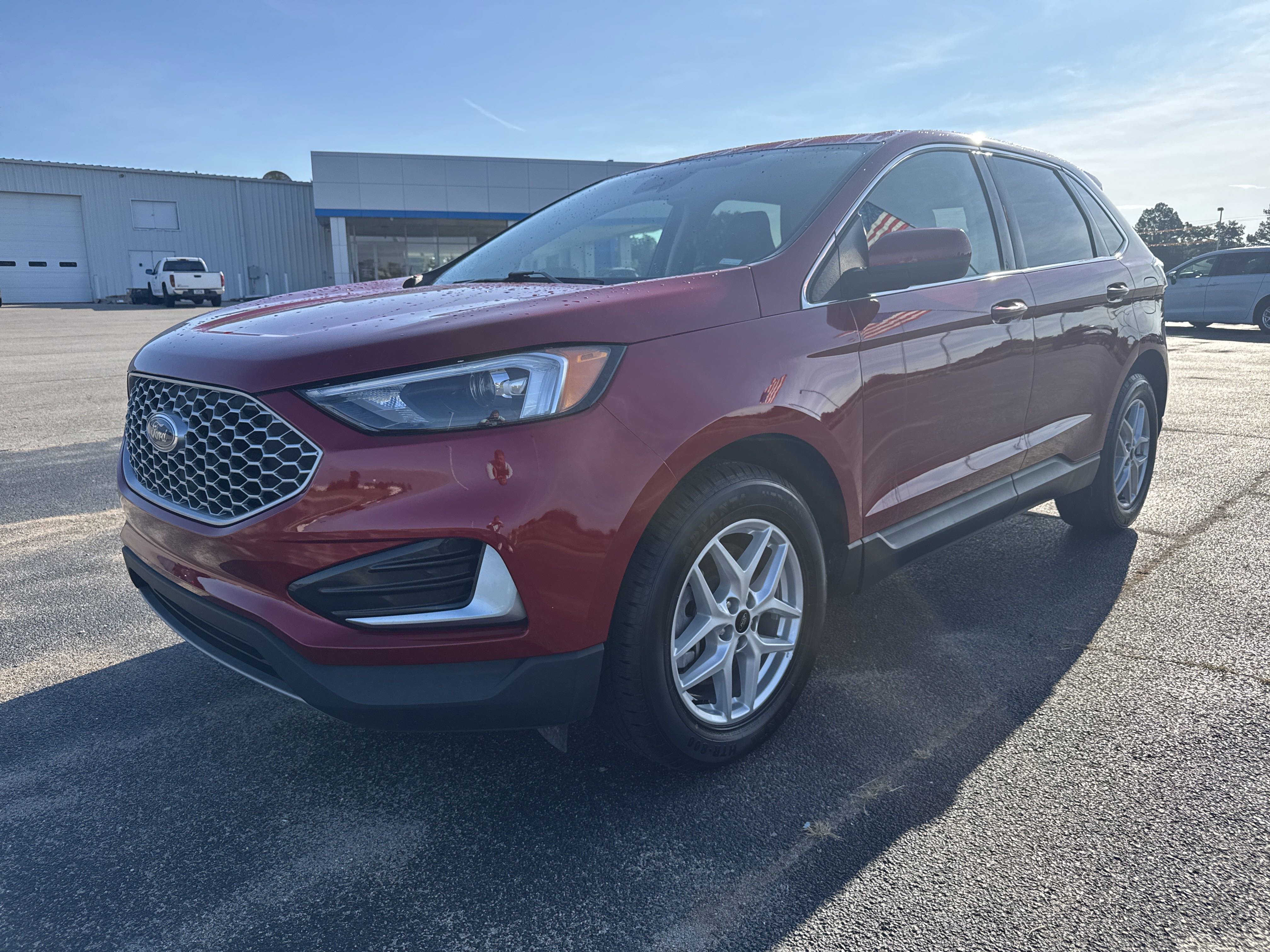 Used 2023 Ford Edge SEL image 1