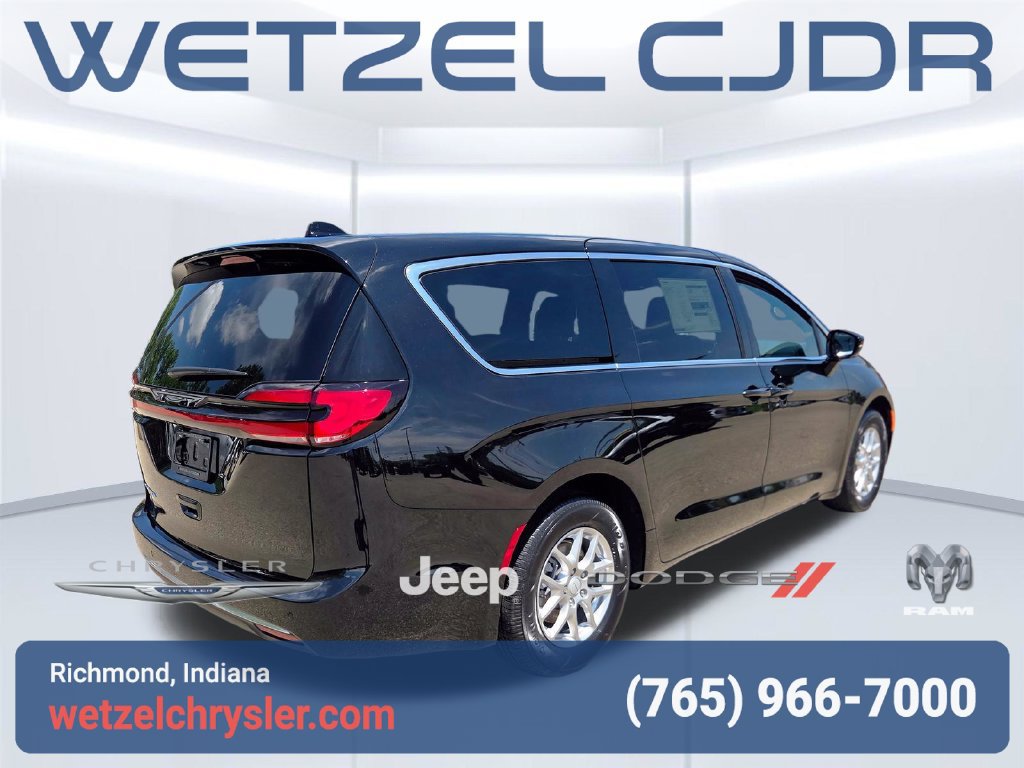 New 2027 Chrysler Pacifica Select FWD image 7