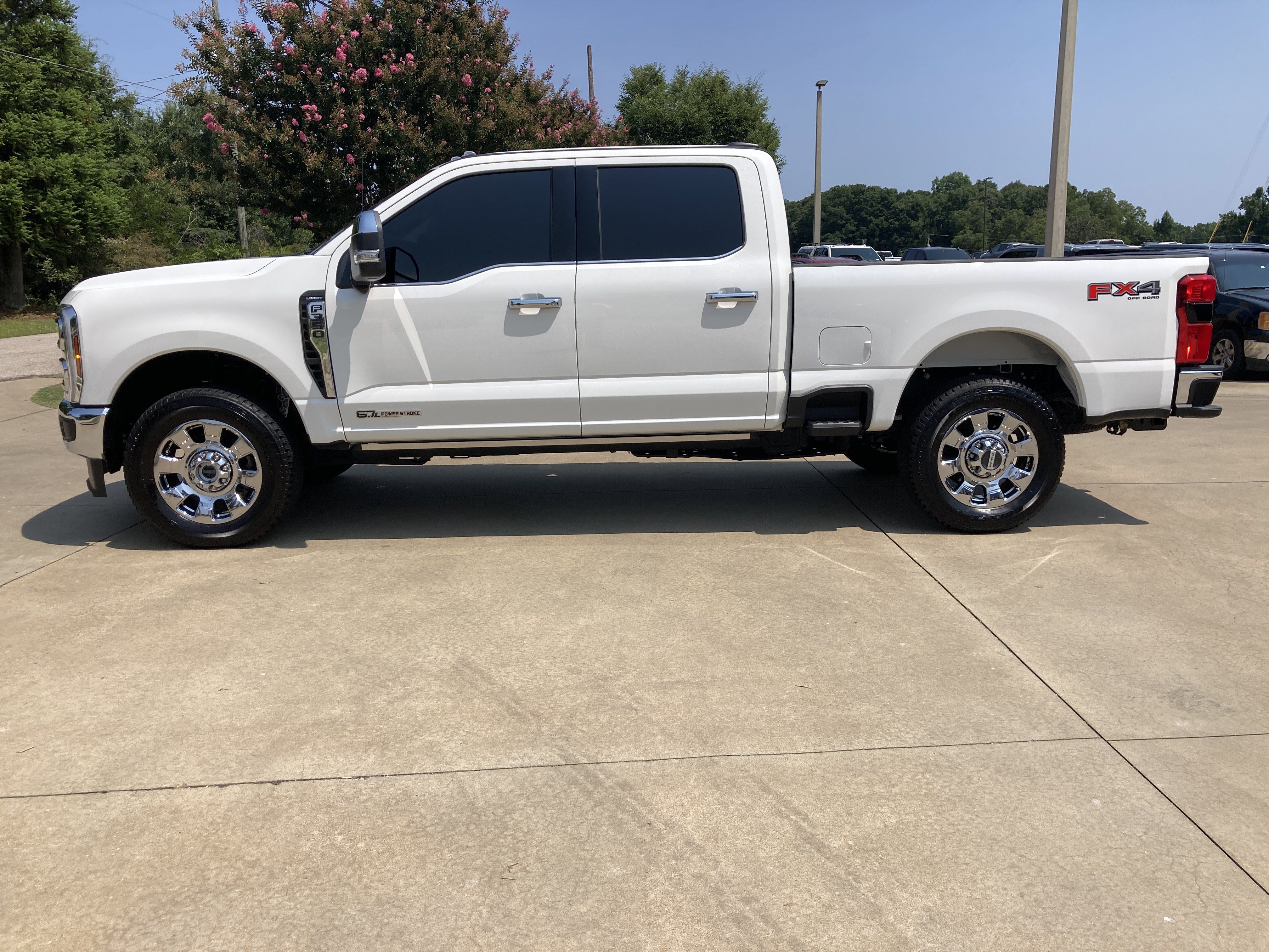 Used 2025 Ford F350 Lariat w/ Lariat Ultimate Package AWD/4WD image 17