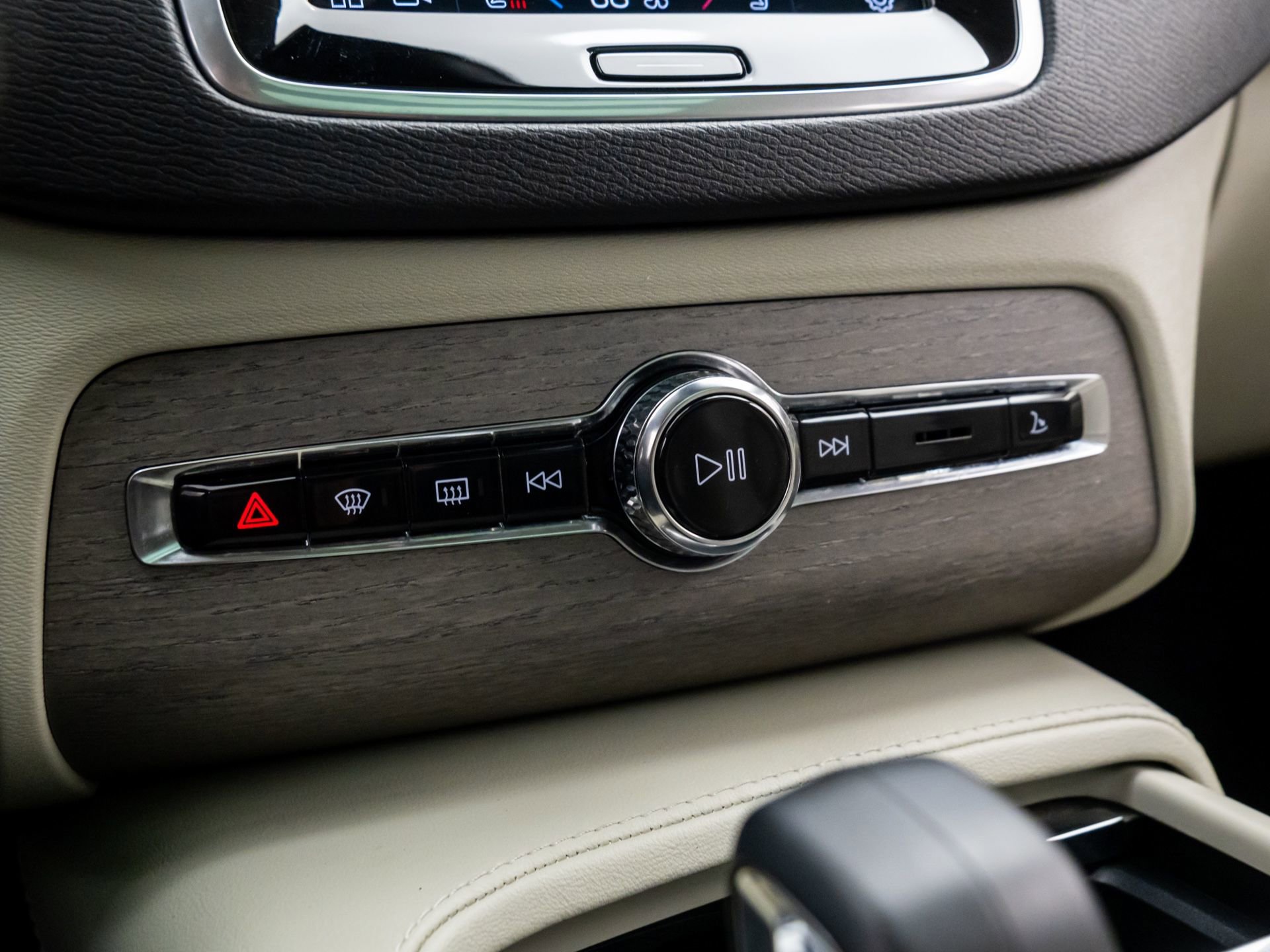 Used 2023 Volvo XC90 B6 Plus w/ Protection Package Premier image 29