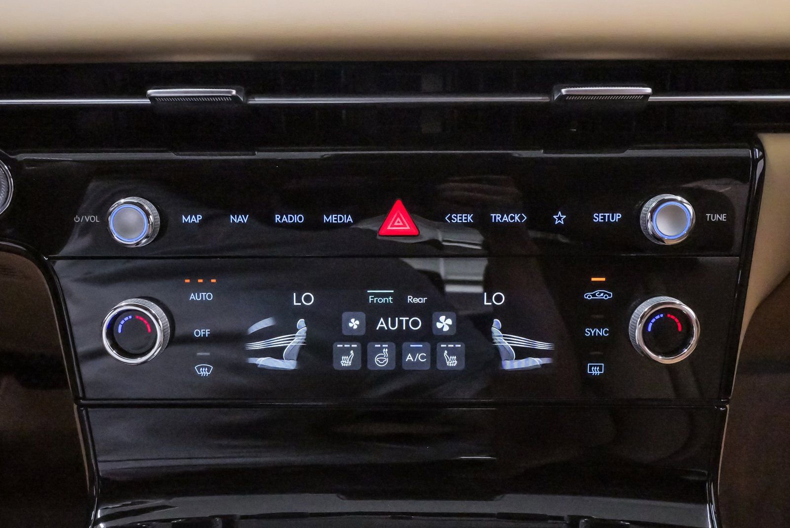 Certified 2025 Genesis G80 2.5T image 19