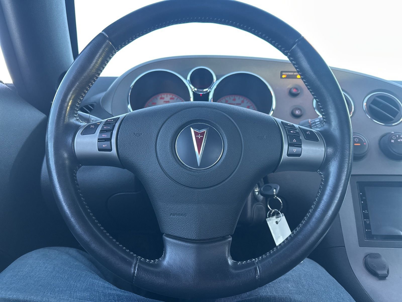 Used 2008 Pontiac Solstice Convertible w/ Premium Package image 9