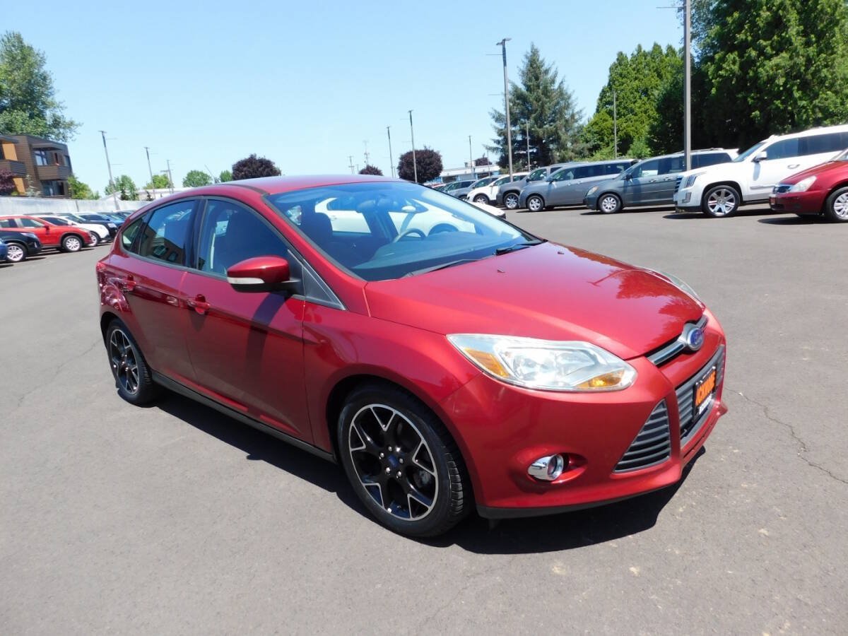 Used 2014 Ford Focus SE w/ Equipment Group 201A FWD image 1