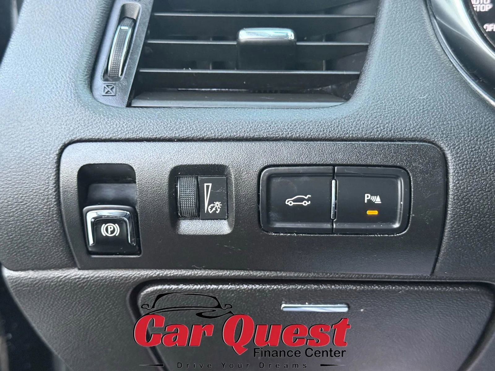 Used 2015 Chevrolet Impala LT w/ Convenience Package image 22