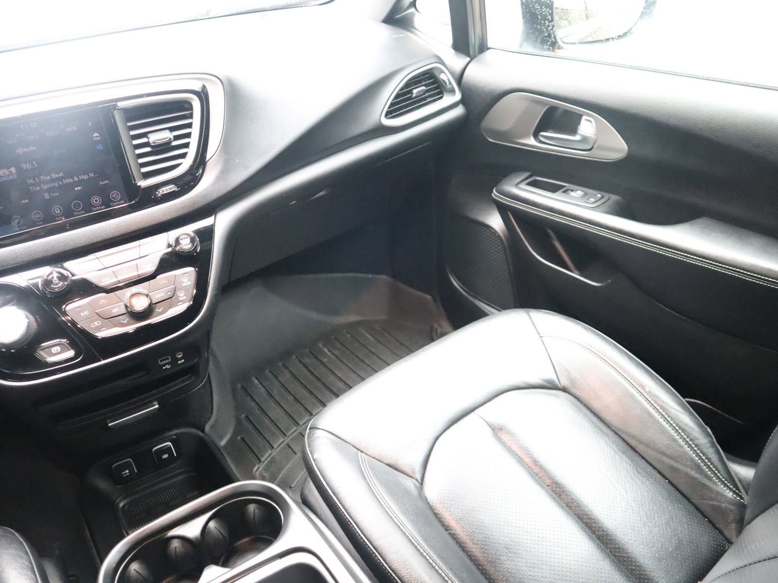 Used 2020 Chrysler Pacifica Touring-L AWD/4WD image 25