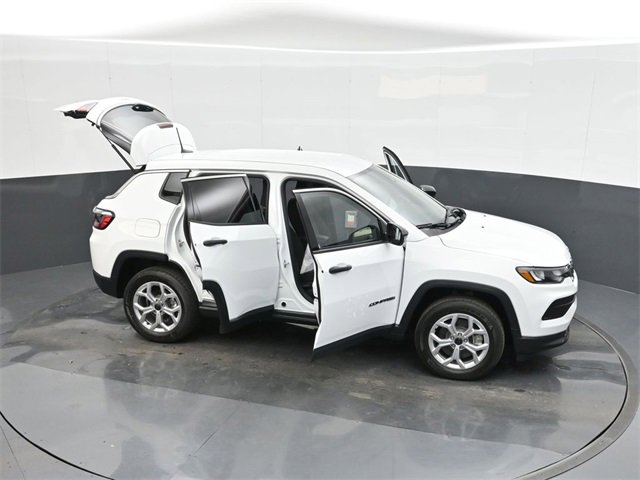 Used 2025 Jeep Compass Sport image 48