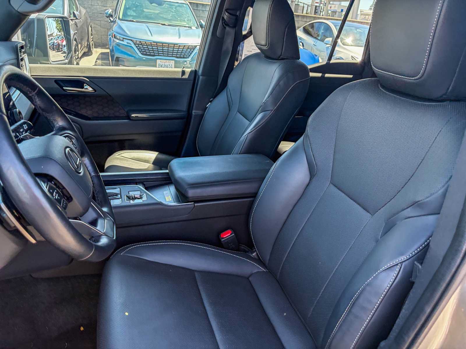 Used 2024 Lexus GX 550 w/ Accessory Package (Z1) AWD/4WD image 17