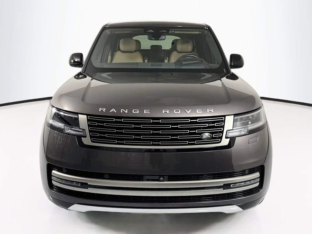 Used 2025 Land Rover Range Rover SE AWD/4WD image 2