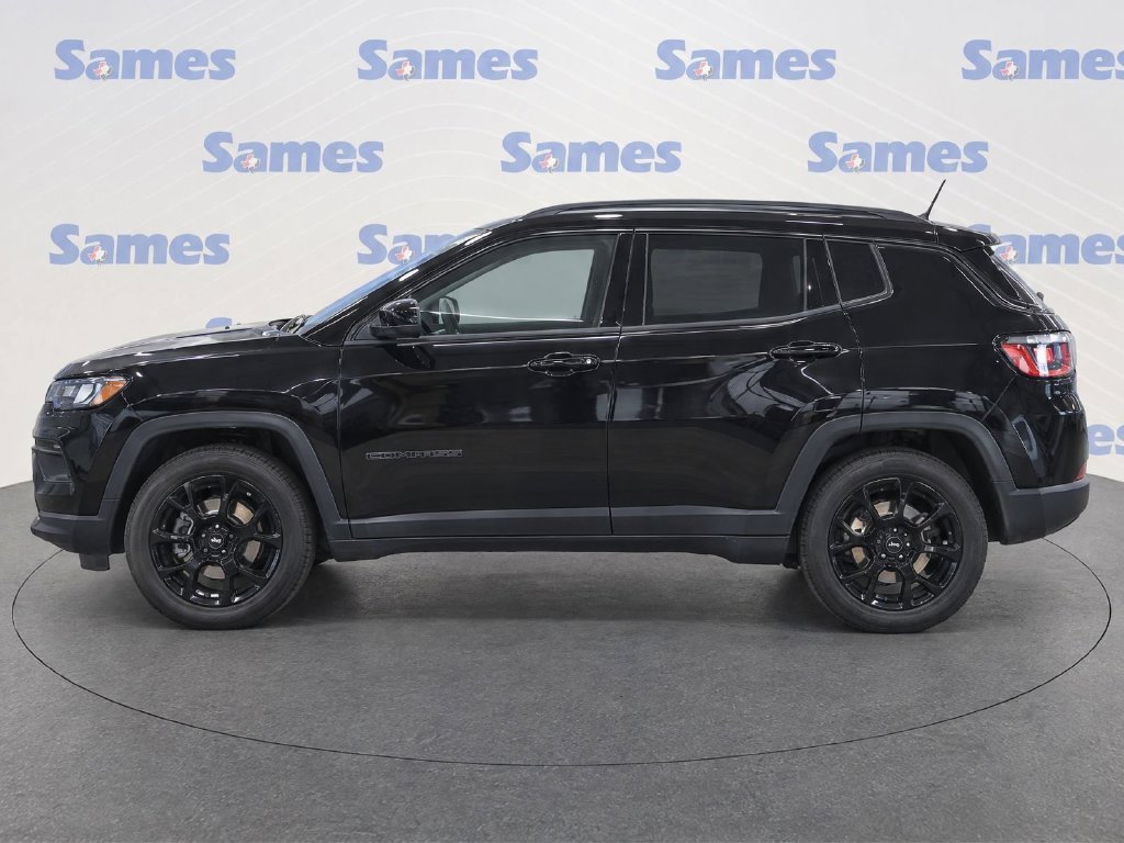 Used 2025 Jeep Compass Latitude w/ Altitude Special Edition AWD/4WD image 7