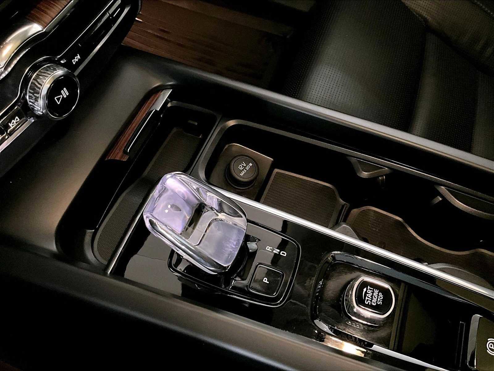 Used 2024 Volvo XC60 T8 Ultimate image 29